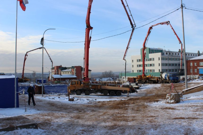 Фундамент начали заливать под новый радиологический корпус в Иркутске