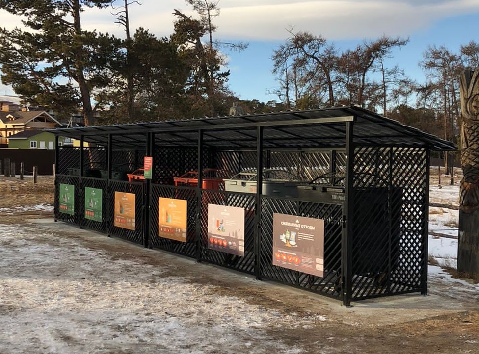 На Сарайском пляже на Ольхоне организуют раздельный сбор мусора