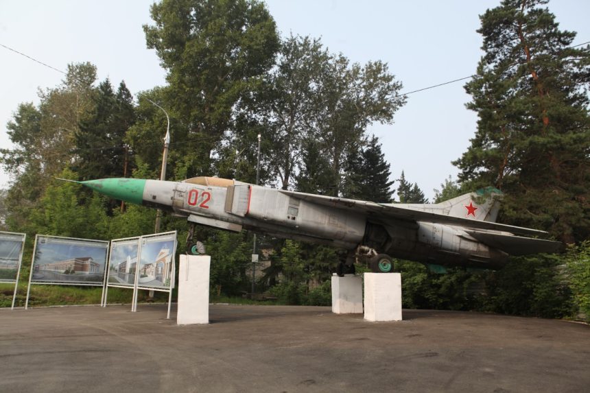 Самолет-памятник «МИГ-23» установят на территории школы № 21 в Иркутске