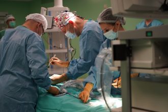 Высокотехнологичную операционную открыли в Иркутской областной детской больнице