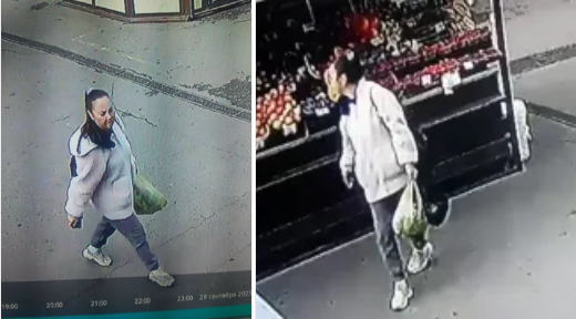 Женщина с пакетом, покупает овощи на рынке.