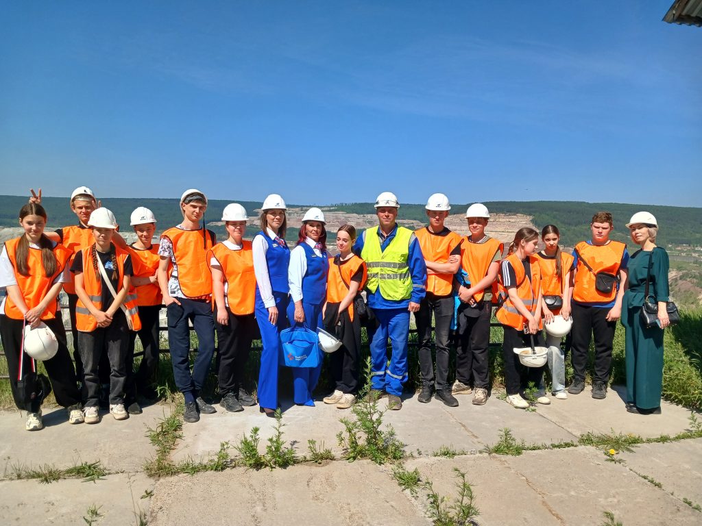 На коршуновском ГОКе с экскурсией побывали дети работников предприятия