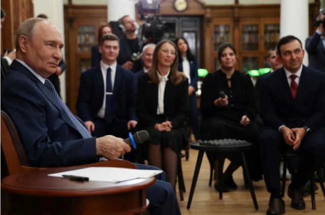 Путин обсудил с педагогами статус учителя: инициатива директора из Иркутска получила поддержку