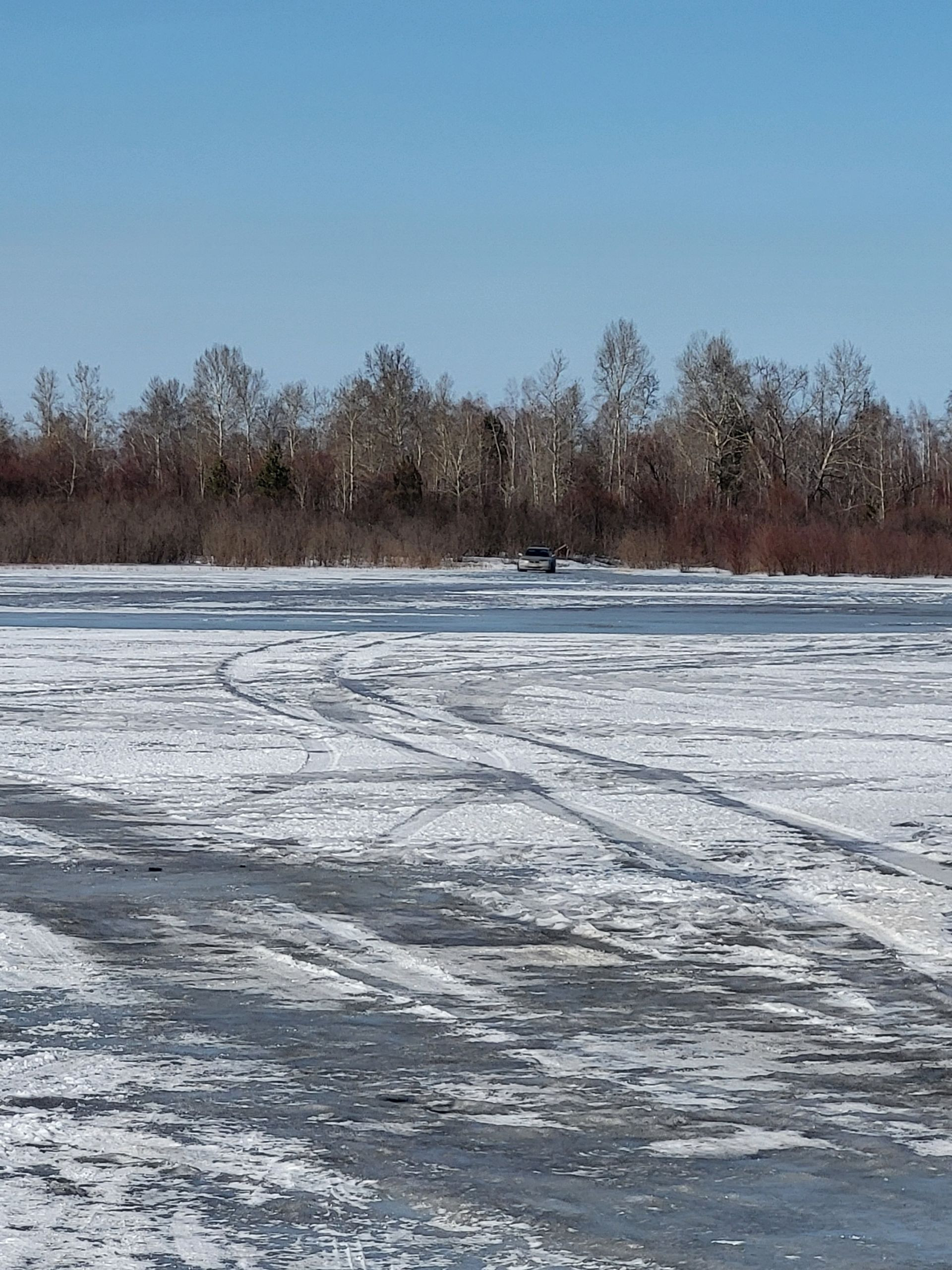 Риск для жизни и природы. Выезжающих на лед нарушителей ловят в Иркутске
