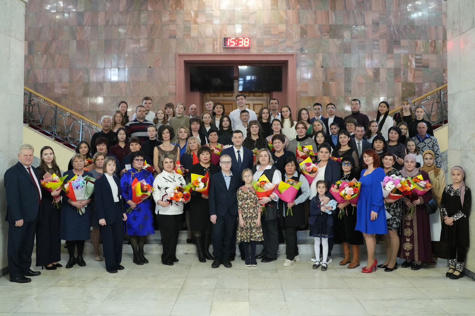 22 многодетные матери Иркутской области награждены почетным знаком «Материнская слава»