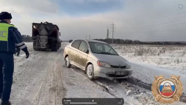 В Приангарье сотрудники ГАИ спасли женщину с ребёнком