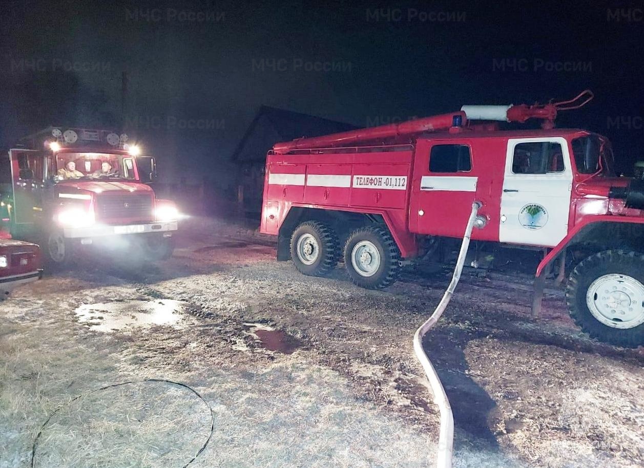 31 пожар за выходные: в Иркутской области в огне погиб один человек, пострадали двое