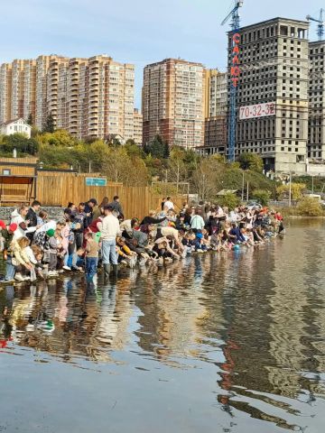 10 тысяч мальков пополнили реку Ангару в Иркутске