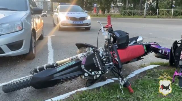 В Ангарске задержали 17-летнего мотоциклиста, который оскорблял полицейских и гонял по тротуарам