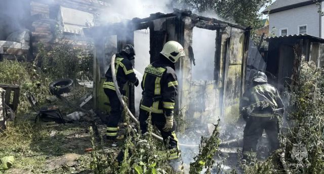 Шесть пожаров за сутки: в Иркутской области горели дома, постройки и подвал многоэтажки