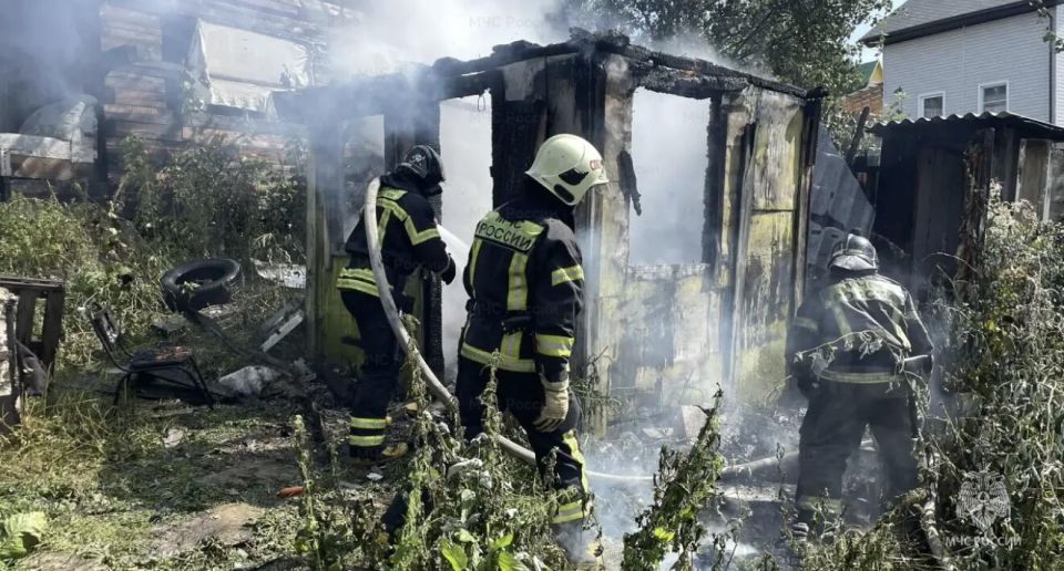 Шесть пожаров за сутки: в Иркутской области горели дома, постройки и подвал многоэтажки