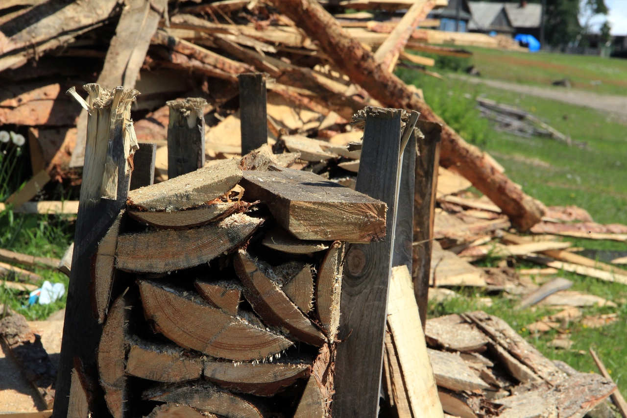 50 кубометров дров привезли семьям мобилизованных на Ольхоне
