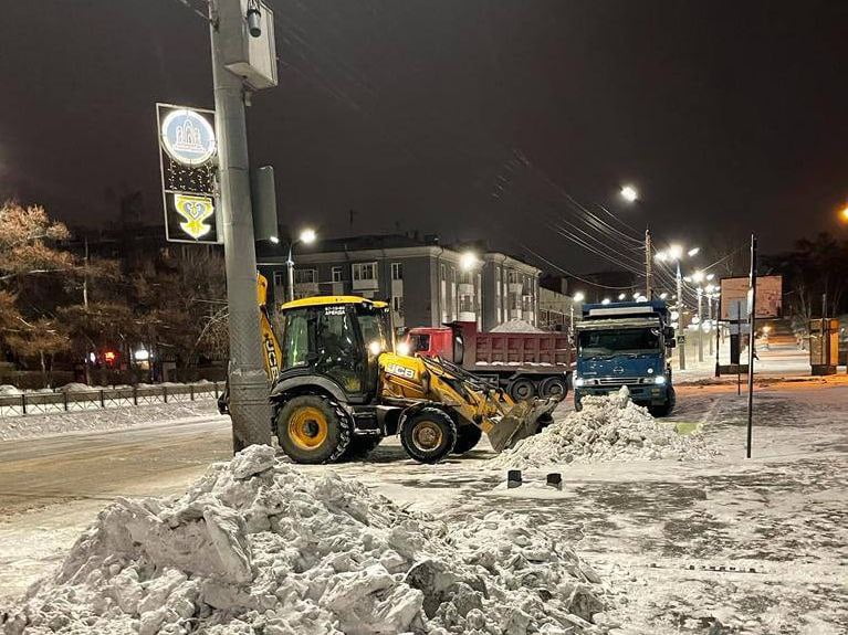 675 тонн снега вывезли с улиц Иркутска за сутки