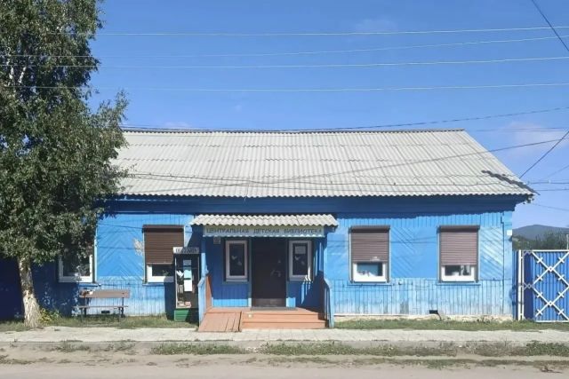 В Еланцах Ольхонского района начали ремонт Центральной детской библиотеки