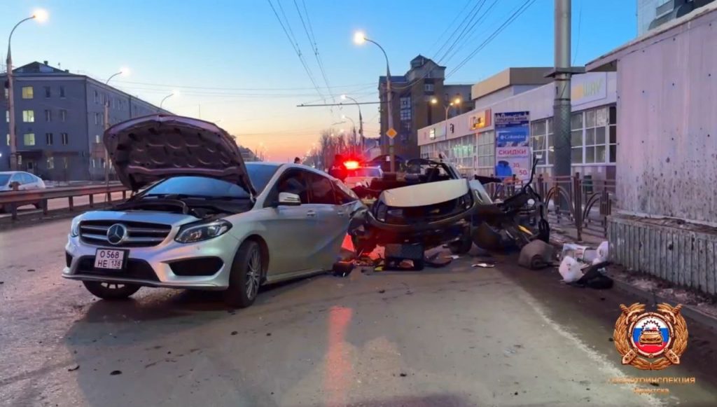 20-летний водитель Mercedes разбился насмерть в Иркутске