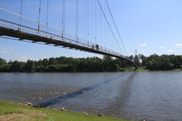 Пешеходный мост в Шаманке закрыли на ремонт