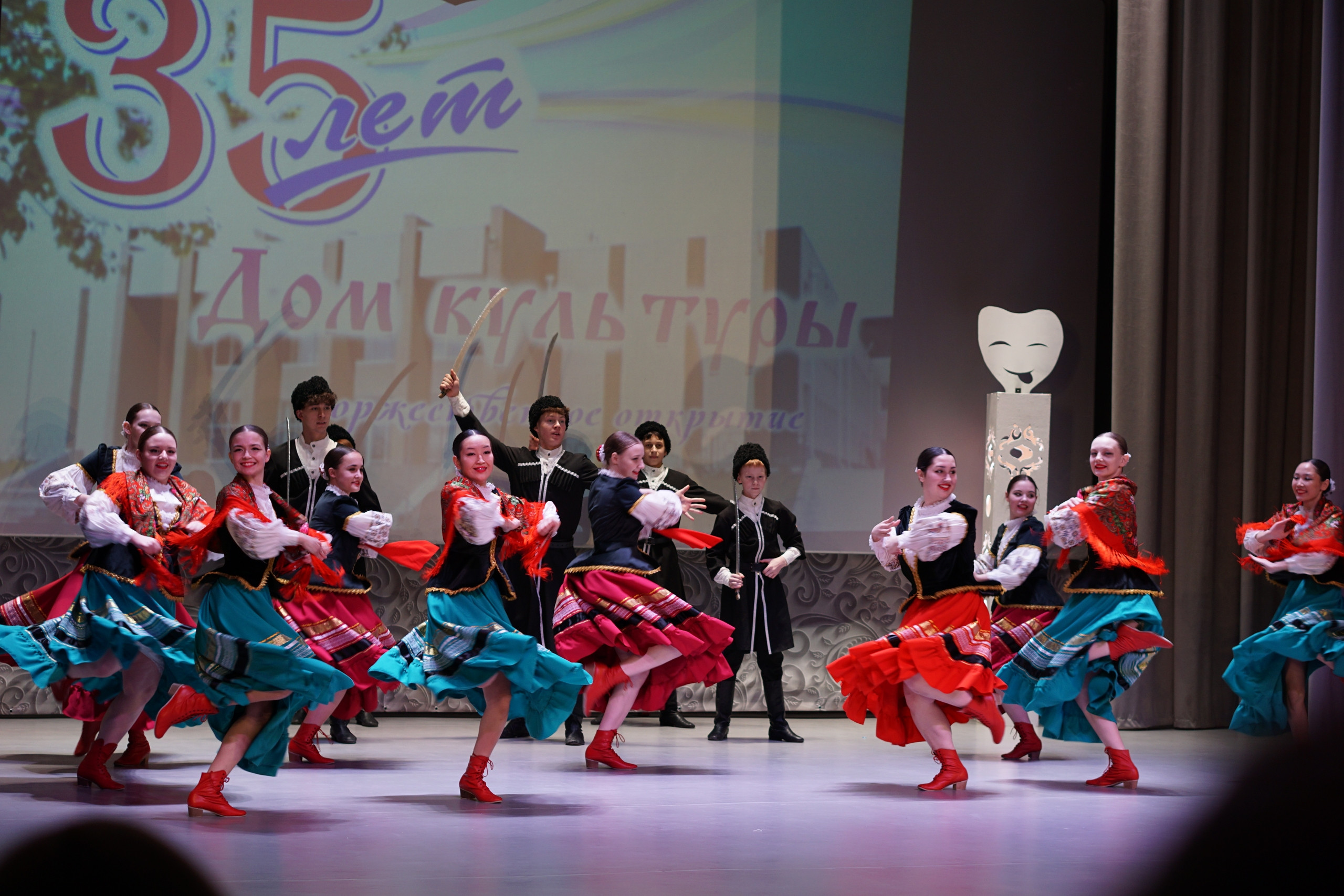 Дом культуры в селе Оёк получил вторую жизнь. Фоторепортаж