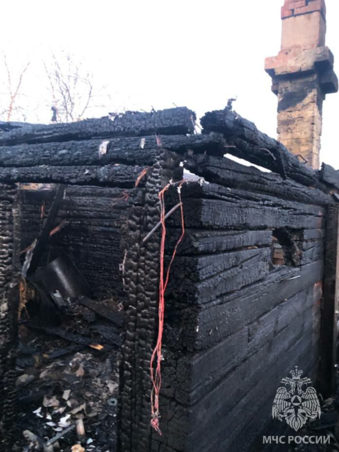 Иркутянин чудом спасся из горящей бани, получив ожоги, но предотвратив трагедию