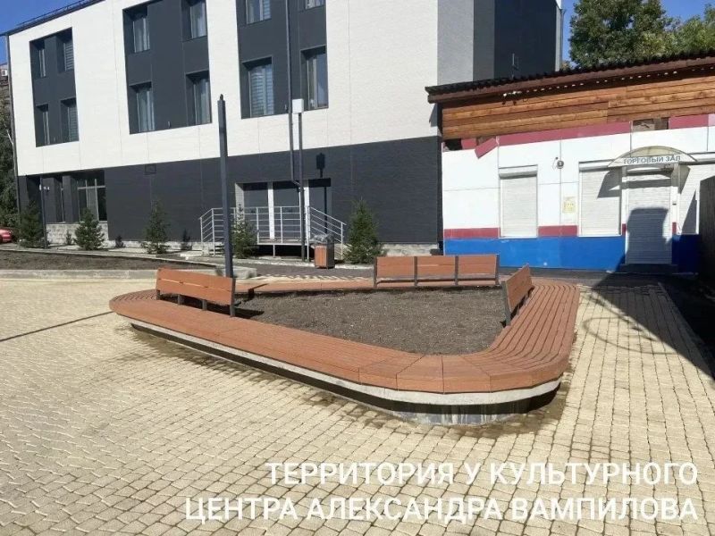 У центра Вампилова в Иркутске положили новую плитку