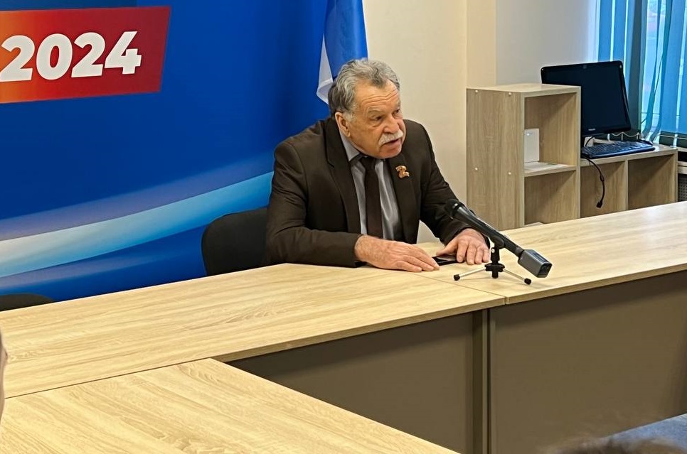 Anatoliy Streltsov Vladimir Putin Pervyy Sobravshiy Podpisi Zaregistrirovannyy Kandidat