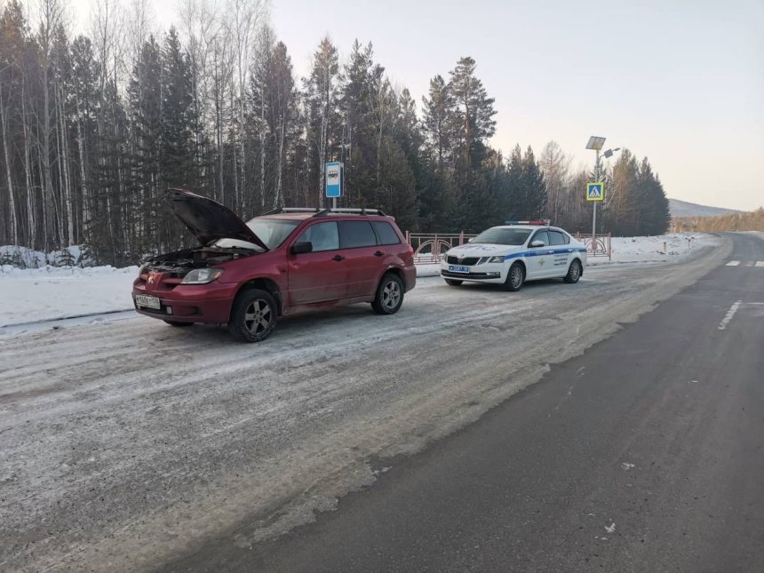 Avtoinspektory Bratska Spasli Mat S Rebenkom Kotorye V Moroz Zastryali Na Trasse