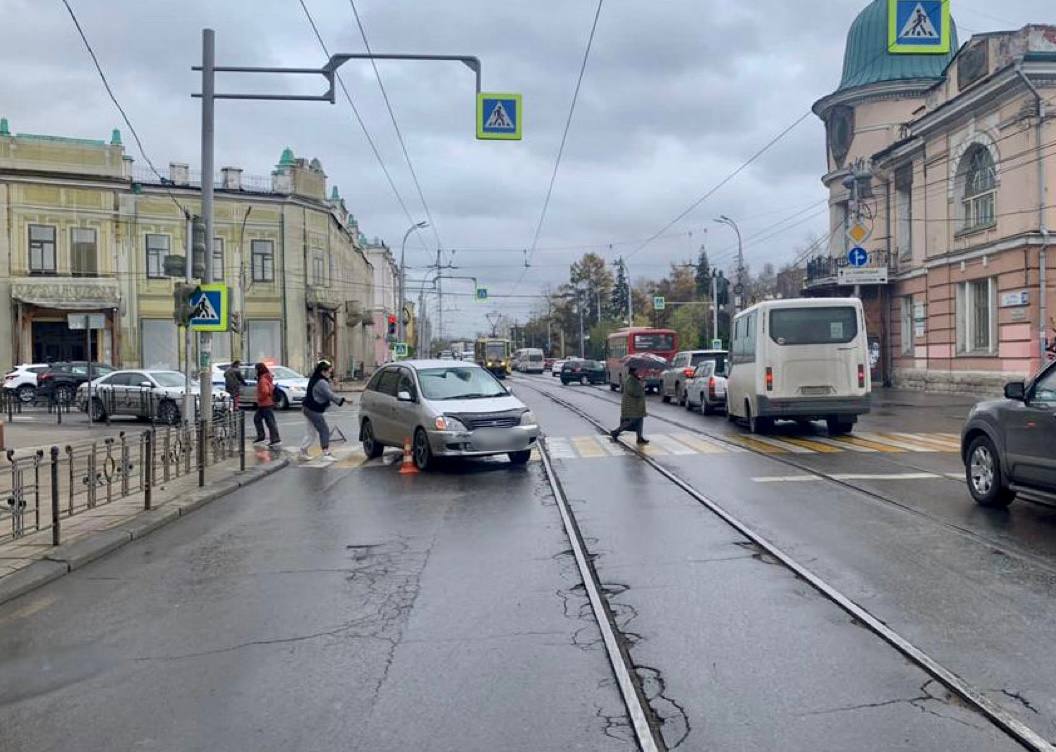 Автоледи сбила пешехода на улице Ленина в Иркутске