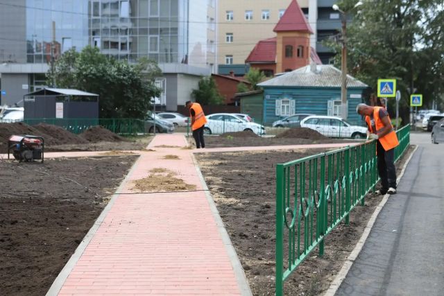 В Иркутске завершают благоустройство дворов на Лопатина и Советской
