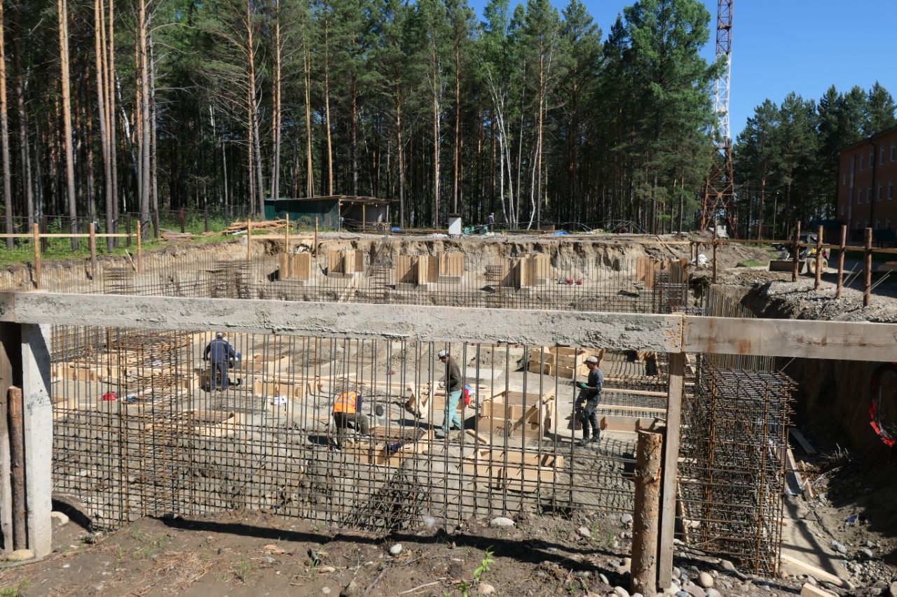 Бассейн строят в реабилитационном центре "Сосновая горка" в Зиминском районе