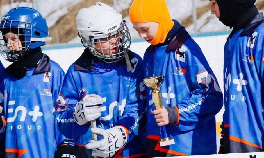 «Байкал-Энергия» набирает детей в школу хоккея с мячом