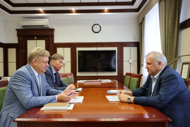 Полпред президента в СФО обсудил с учеными перспективы работы Сибирского кольцевого источника фотонов