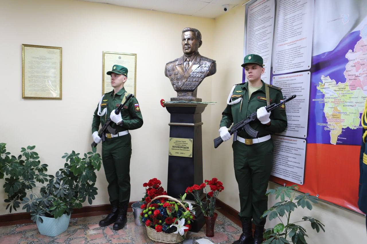 Бюст генерала армии Афанасия Белобородова открыли в военном центре ИГУ 4 октября