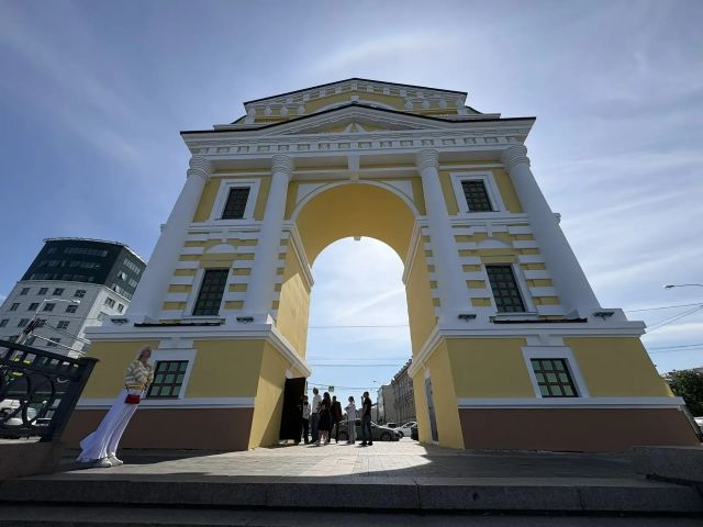 «Визитная карточка Иркутска»: на Нижней набережной завершается ремонт Московских ворот