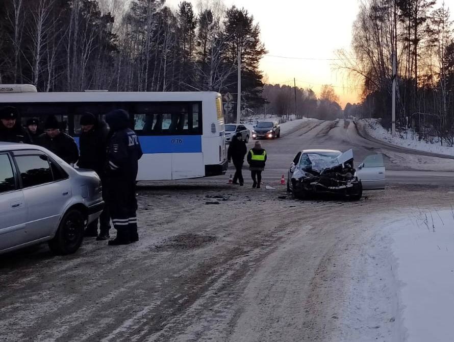 Chetyre Cheloveka Pogibli I 38 Postradali V Dtp Na Dorogah Irkutskoy Oblasti Za Nedelyu