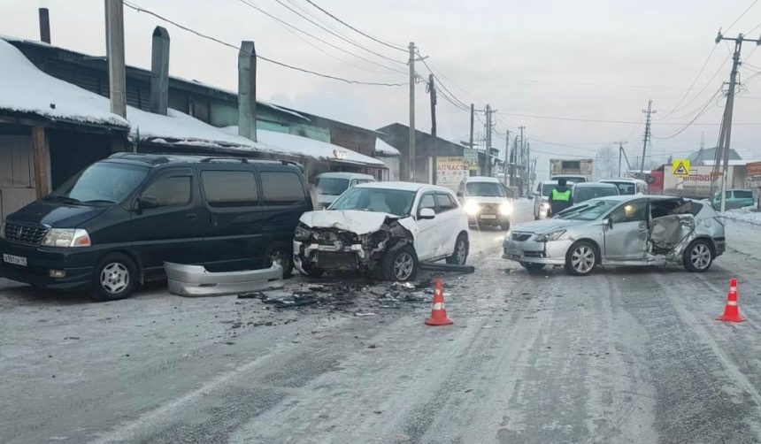 Chetyre Cheloveka Pogibli I 43 Postradali V Dtp V Priangare Za Nedelyu