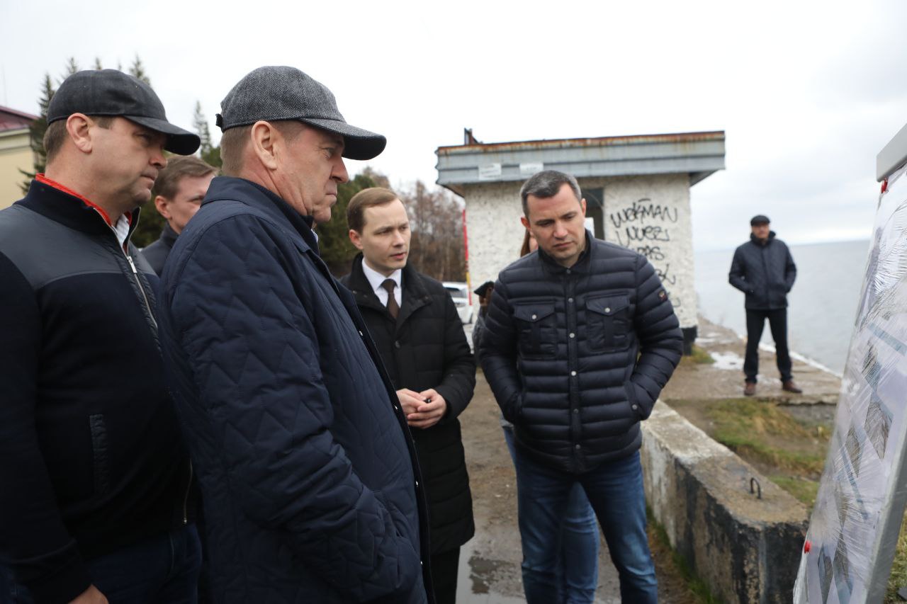 Делегация от Совета Федерации посетила поселок Листвянка на Байкале