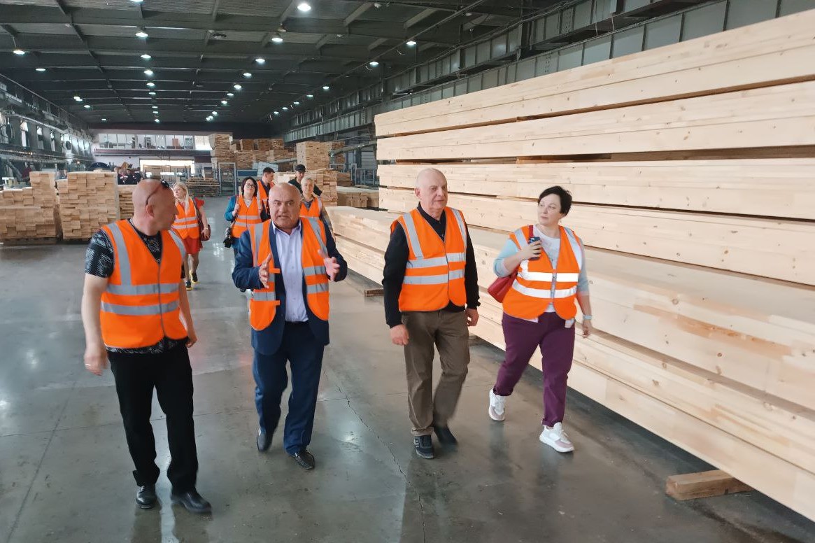 Деревообрабатывающее предприятие в Хомутово стало участником нацпроекта «Производительность труда»