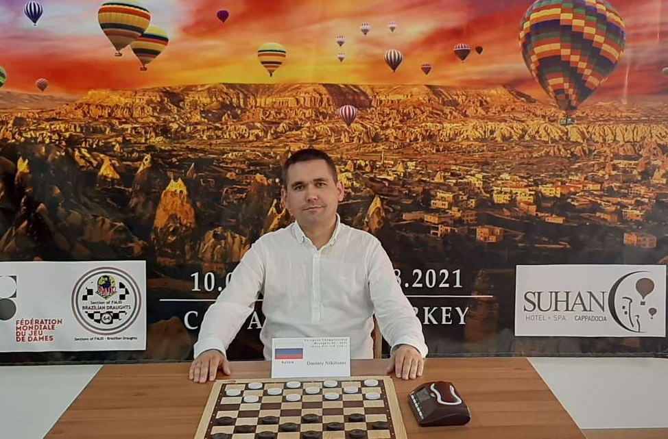 Дмитрий Никифоров стал единственным действующим гроссмейстером в Сибири по шашкам