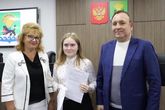 Договоры целевого обучения вручили 20 выпускникам школ Иркутского района