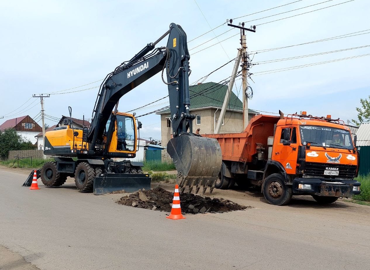 Дорогу на улице Олонской ремонтируют в Иркутске