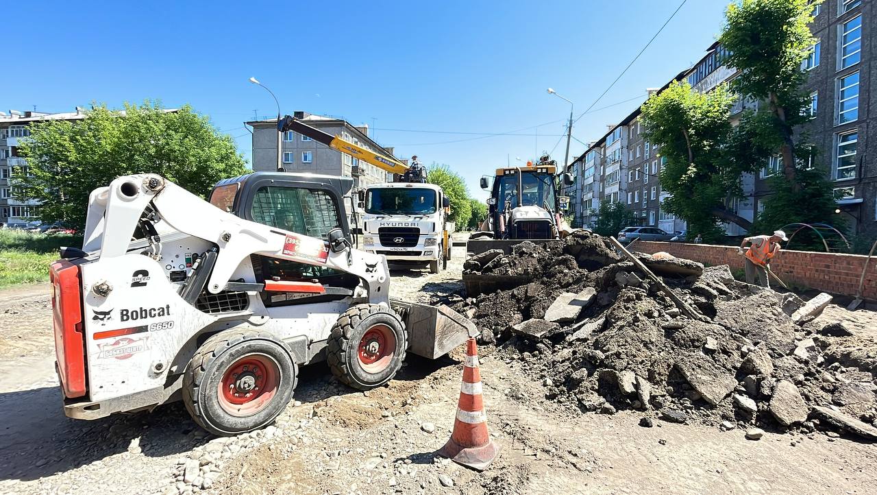 Дорогу на улице Волгоградской ремонтируют в Иркутске