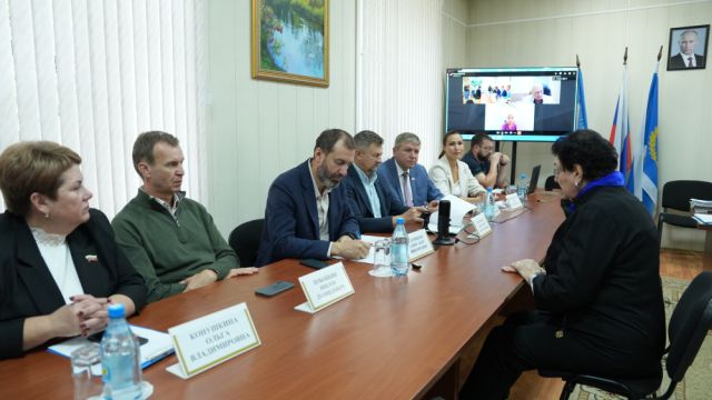 Жители Нижнеудинска пришли к спикеру ЗС с вопросами о дорожной безопасности, медицине и о почте