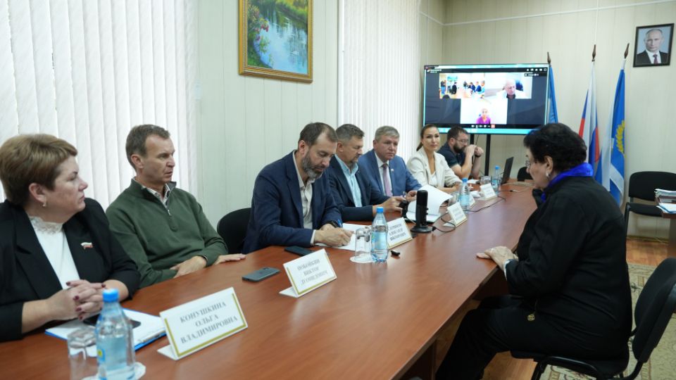 Жители Нижнеудинска пришли к спикеру ЗС с вопросами о дорожной безопасности, медицине и о почте