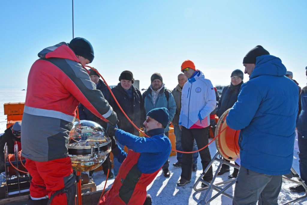 На Байкале развертывают 13-й кластер нейтринного телескопа