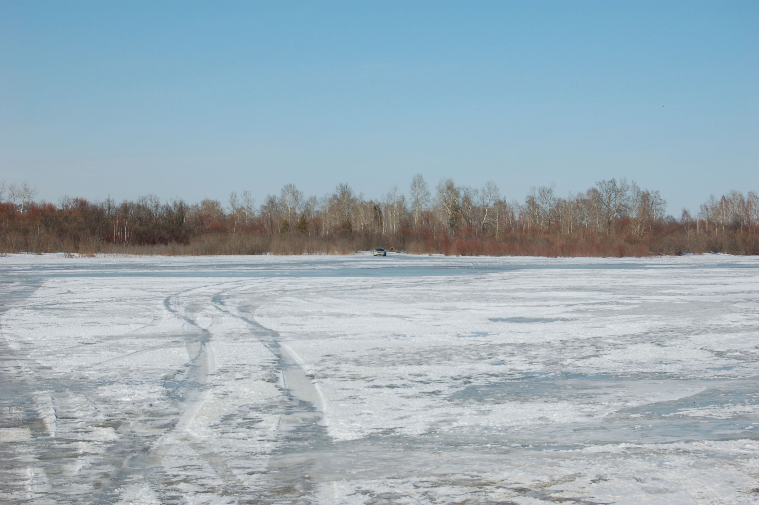 Риск для жизни и природы. Выезжающих на лед нарушителей ловят в Иркутске