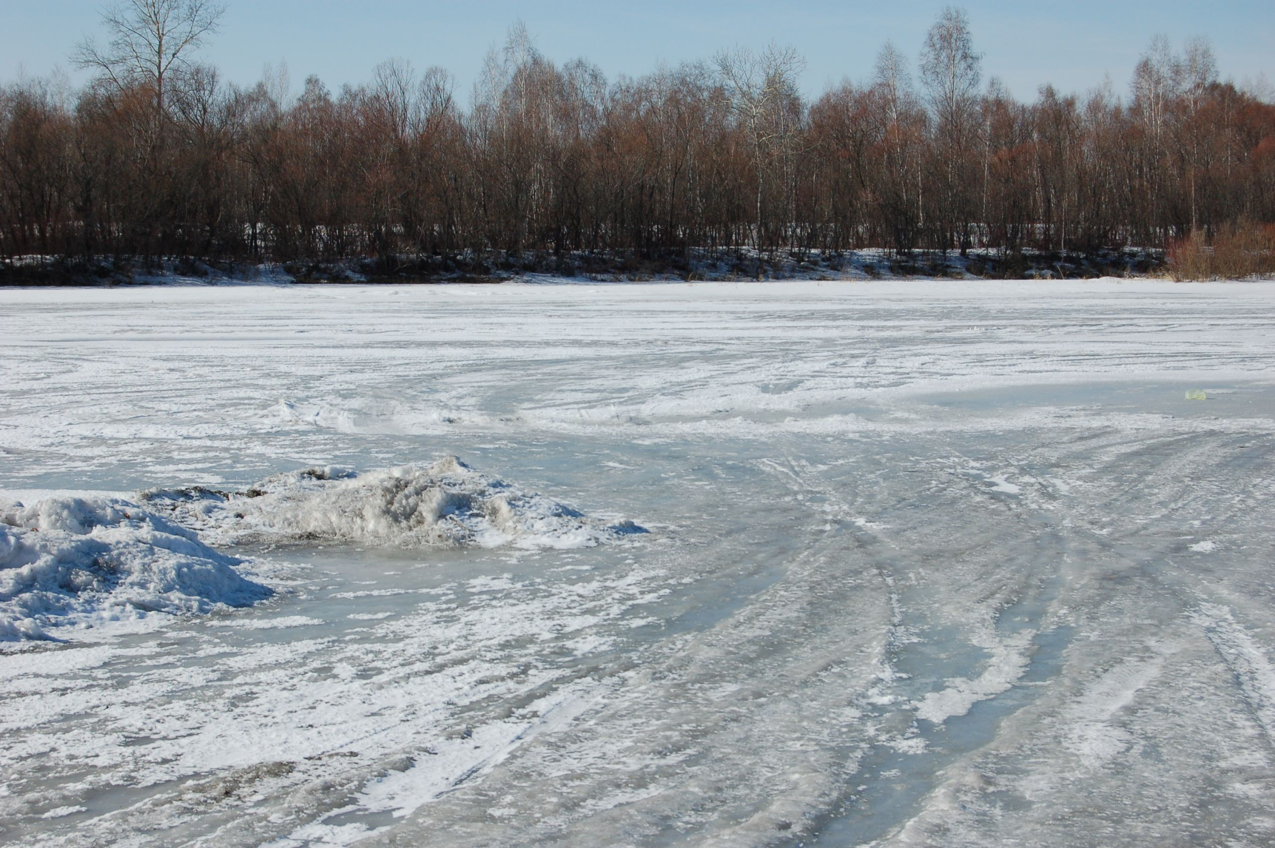 Риск для жизни и природы. Выезжающих на лед нарушителей ловят в Иркутске