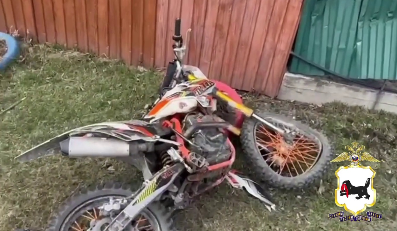 16-летний мотоциклист влетел в забор в Слюдянке