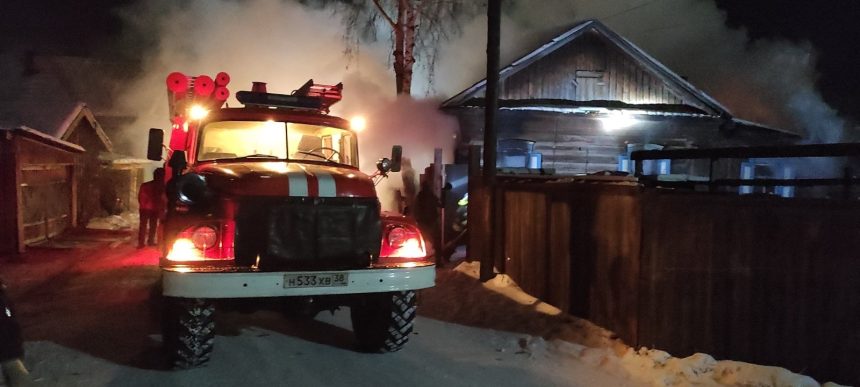 Два человека погибли на пожаре в Качуге