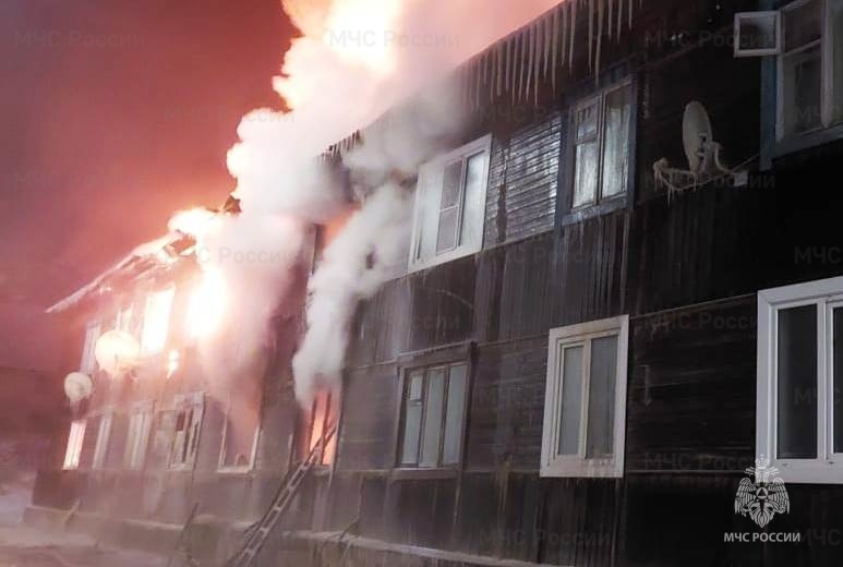 Два человека получили ожоги и отравились угарным газом на пожаре в Усть-Куте