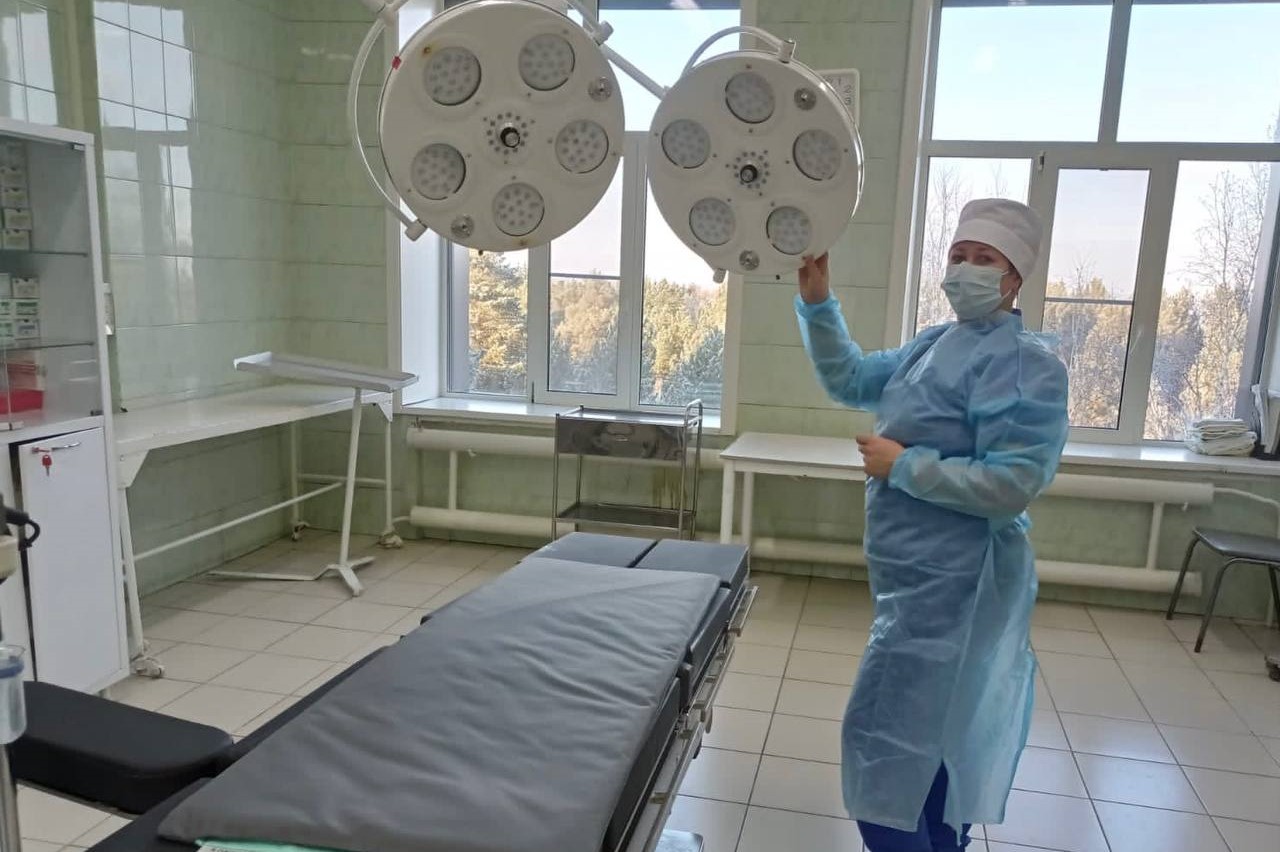 Два операционных светильника установили в Баяндаевской районной больнице