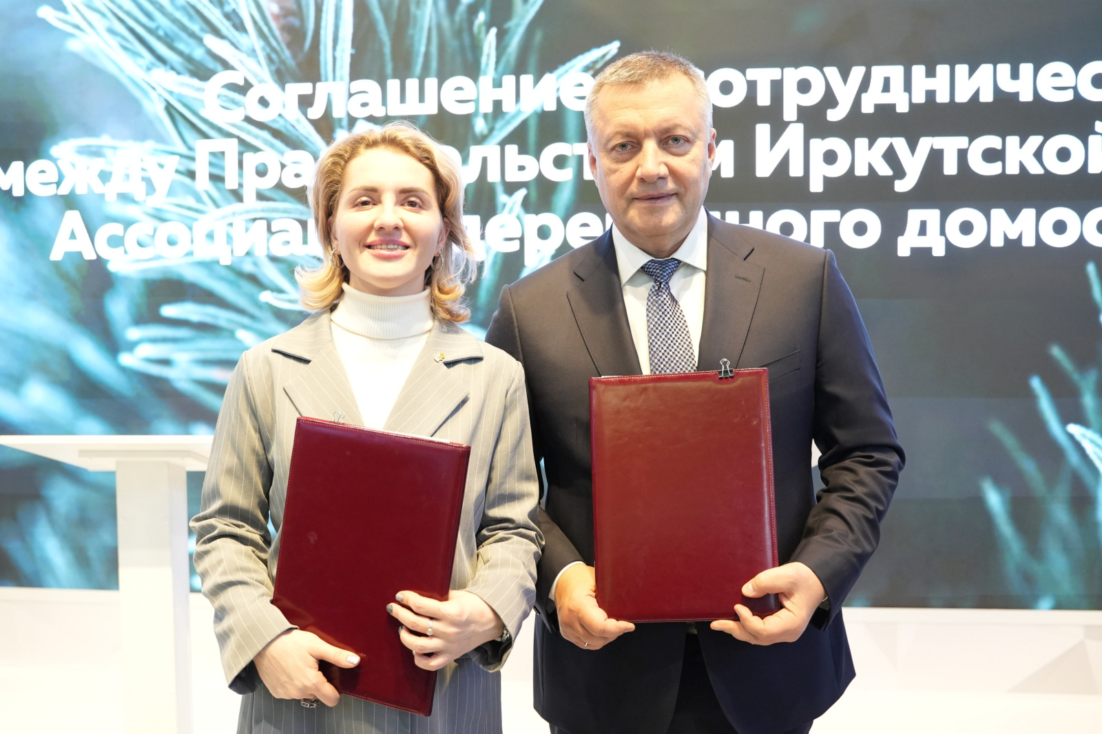 Два соглашения о сотрудничестве в строительной отрасли подписал Игорь Кобзев на выставке на ВДНХ